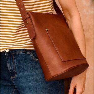Sienna Everyday Bucket Bag - Brown leather bag